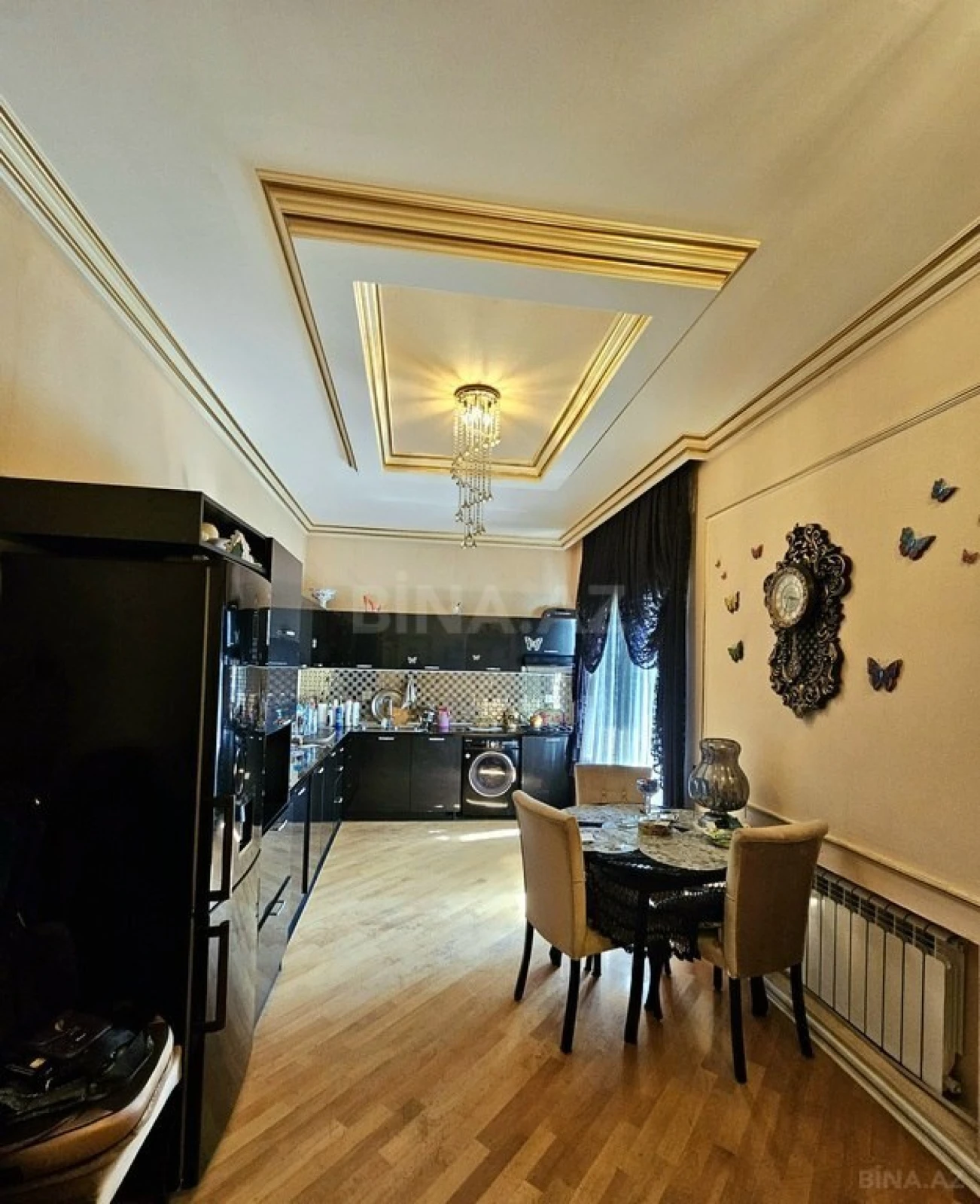 Satılır 5 otaqlı mənzil 215 m²