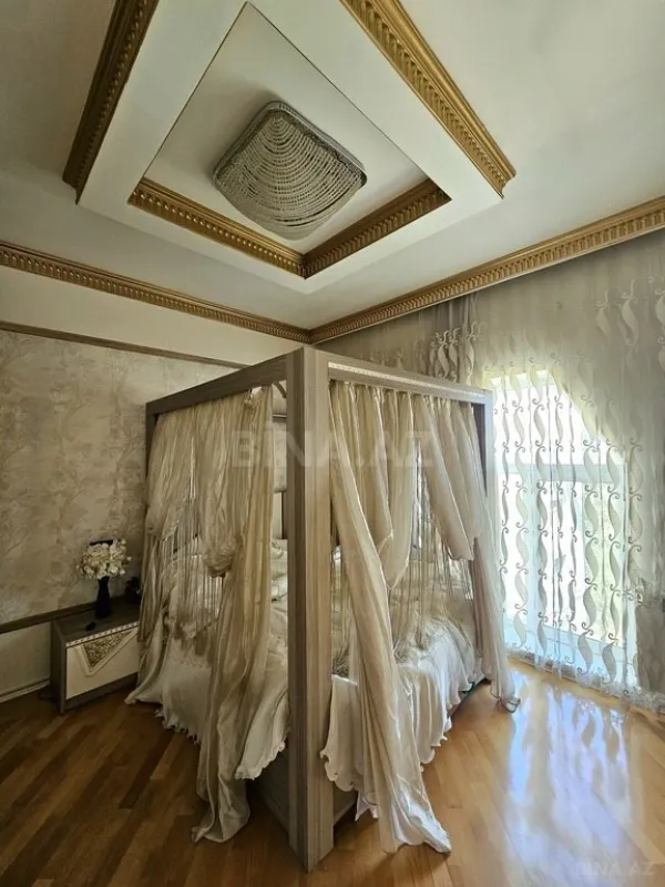 Satılır 5 otaqlı mənzil 215 m²