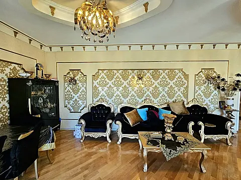 Satılır 5 otaqlı mənzil 215 m²