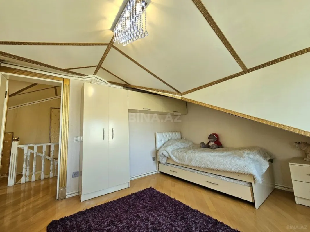 Satılır 5 otaqlı mənzil 215 m²