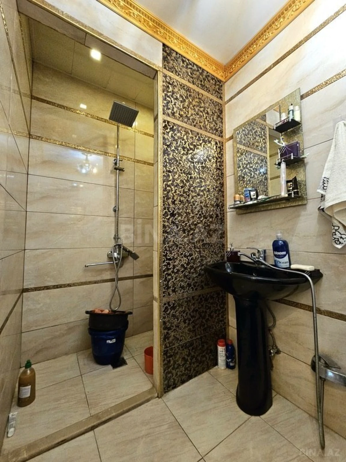 Satılır 5 otaqlı mənzil 215 m²