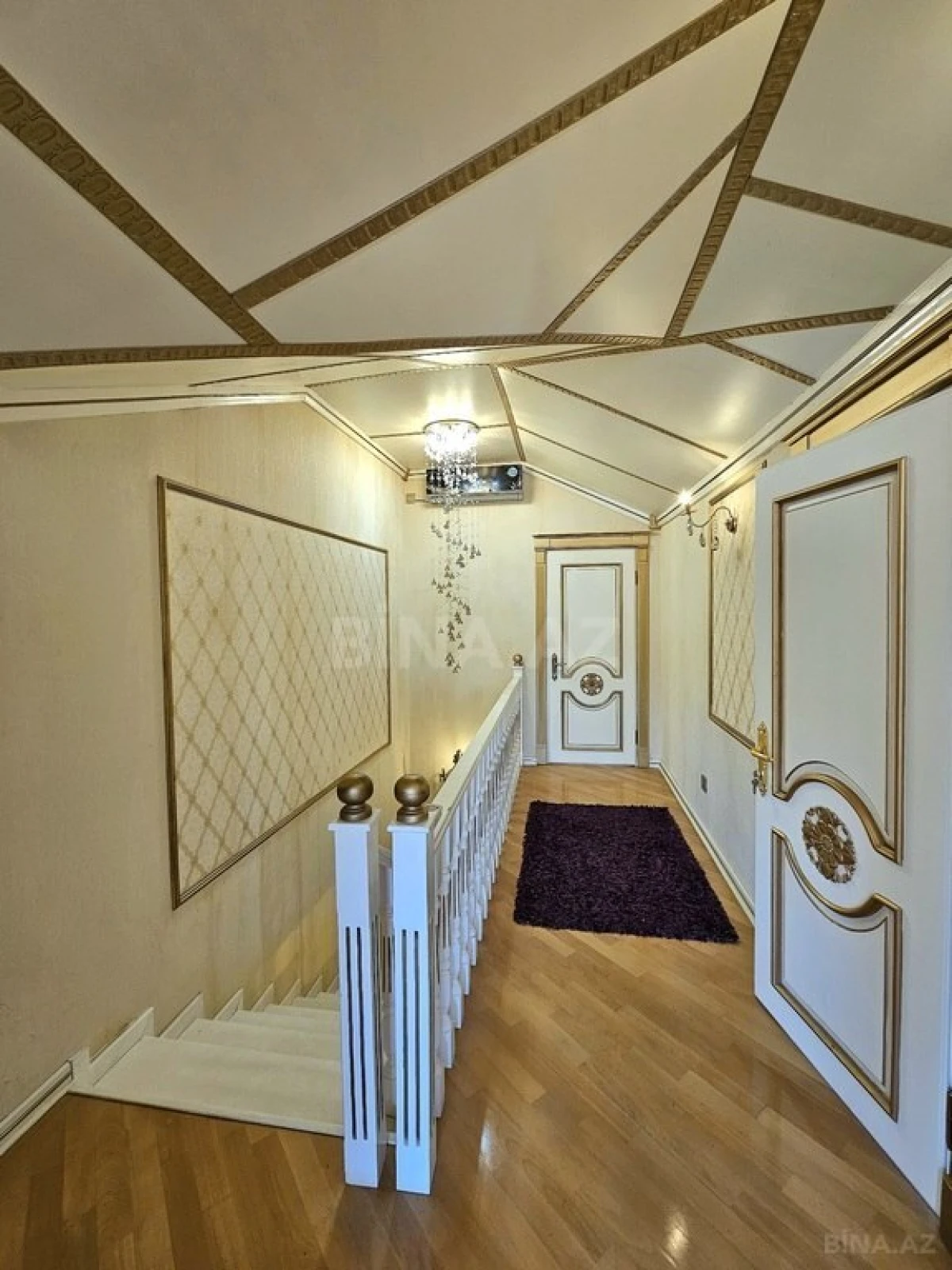 Satılır 5 otaqlı mənzil 215 m²