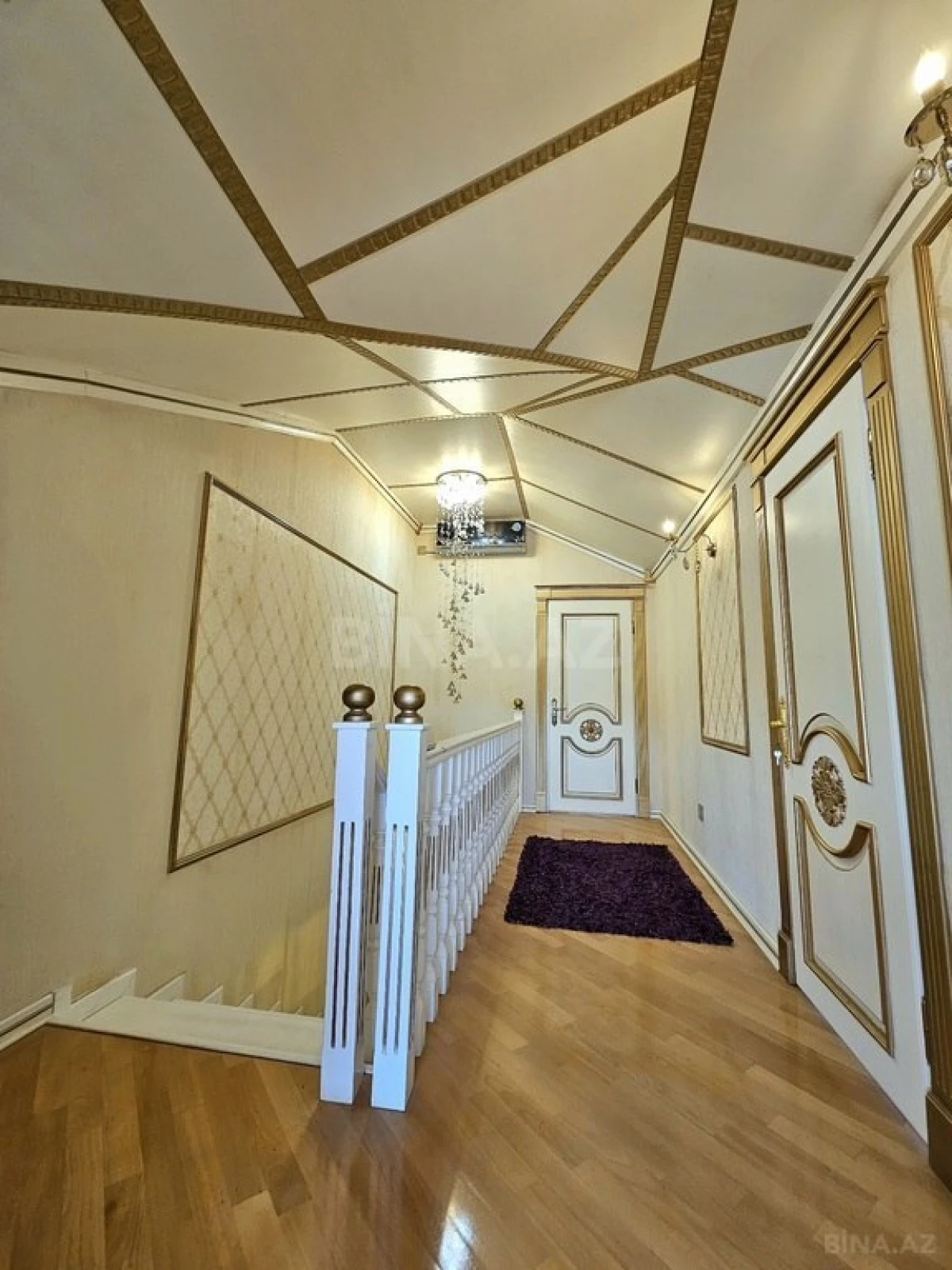 Satılır 5 otaqlı mənzil 215 m²