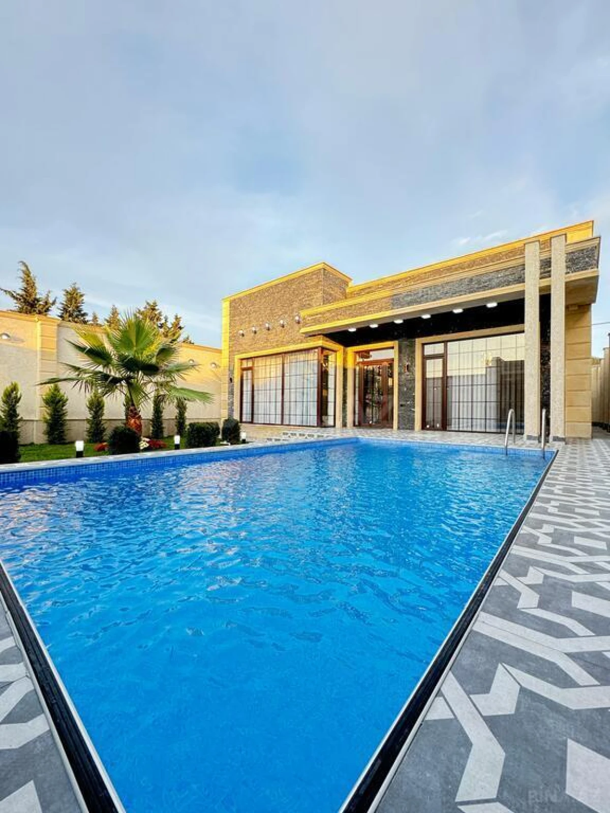 Satılır 4 otaqlı həyət evi 200 m²