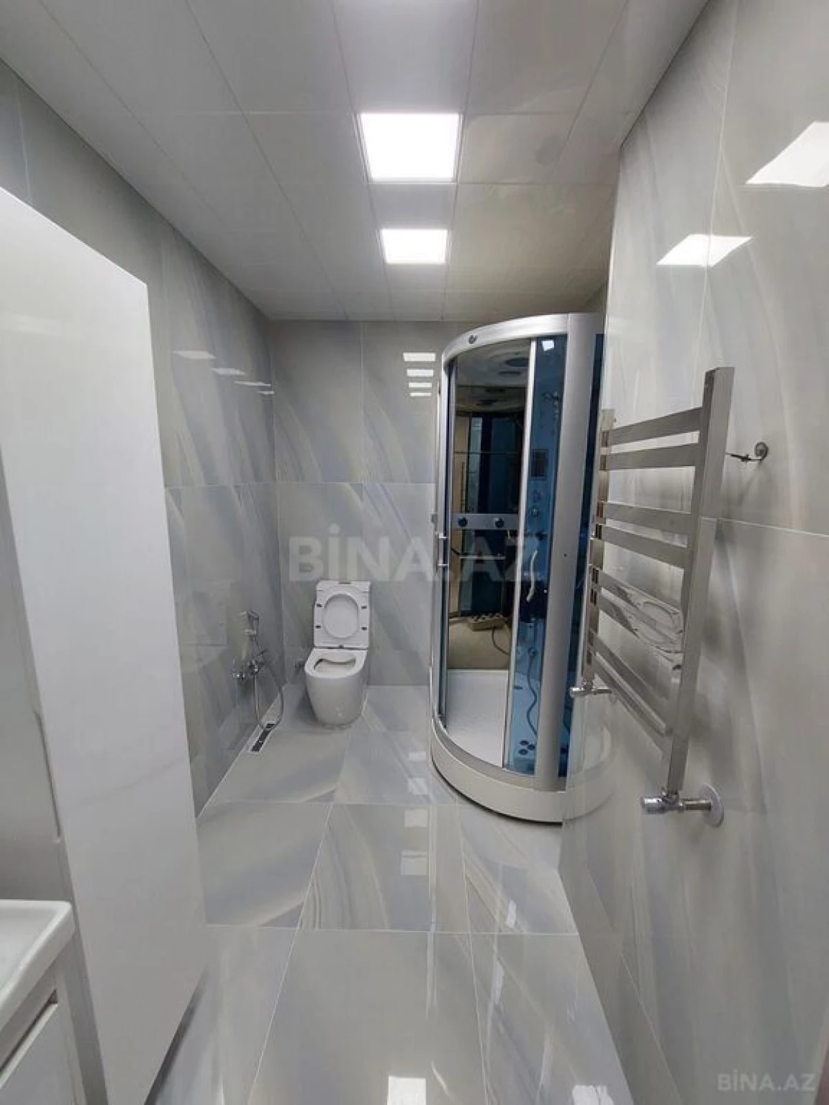 Satılır 4 otaqlı mənzil 215 m²