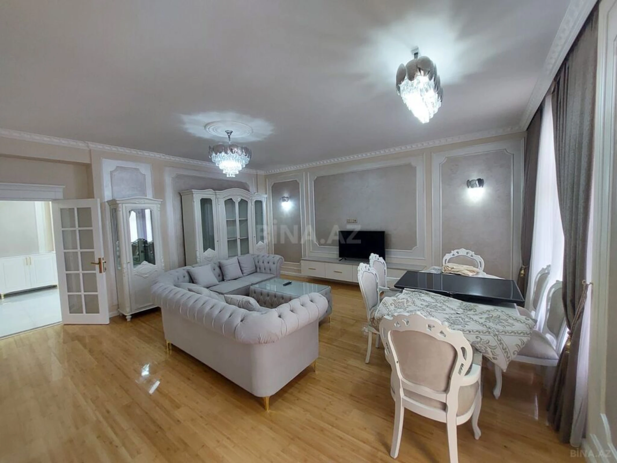 Satılır 4 otaqlı mənzil 215 m²