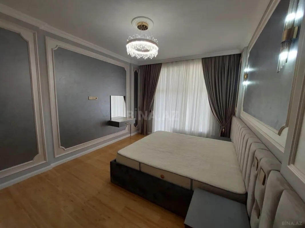 Satılır 4 otaqlı mənzil 215 m²