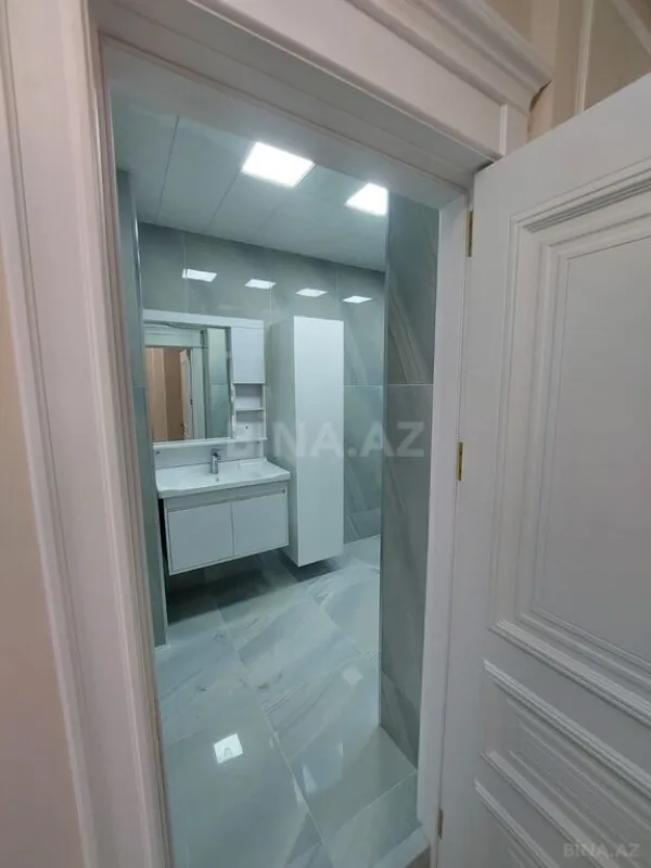 Satılır 4 otaqlı mənzil 215 m²