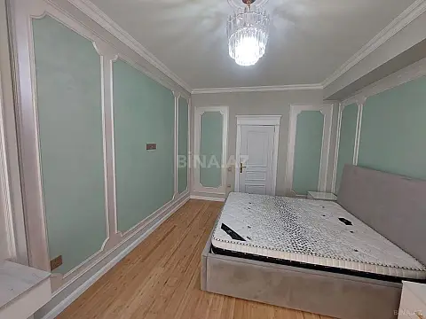 Satılır 4 otaqlı mənzil 215 m²