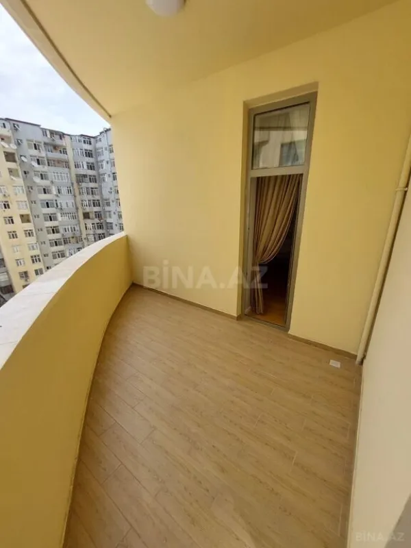 Satılır 4 otaqlı mənzil 215 m²