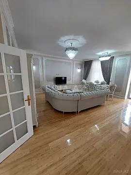 Satılır 4 otaqlı mənzil 215 m²