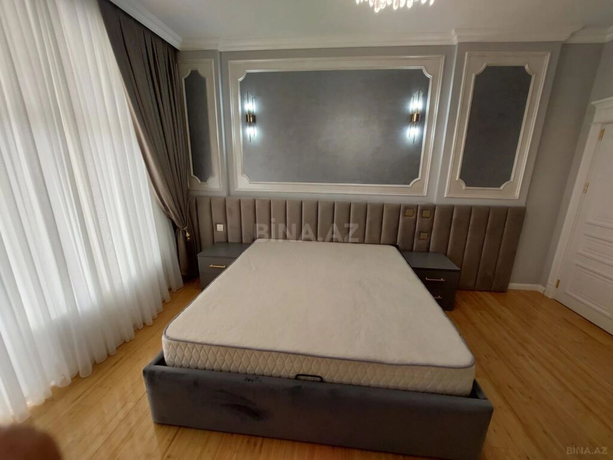 Satılır 4 otaqlı mənzil 215 m²