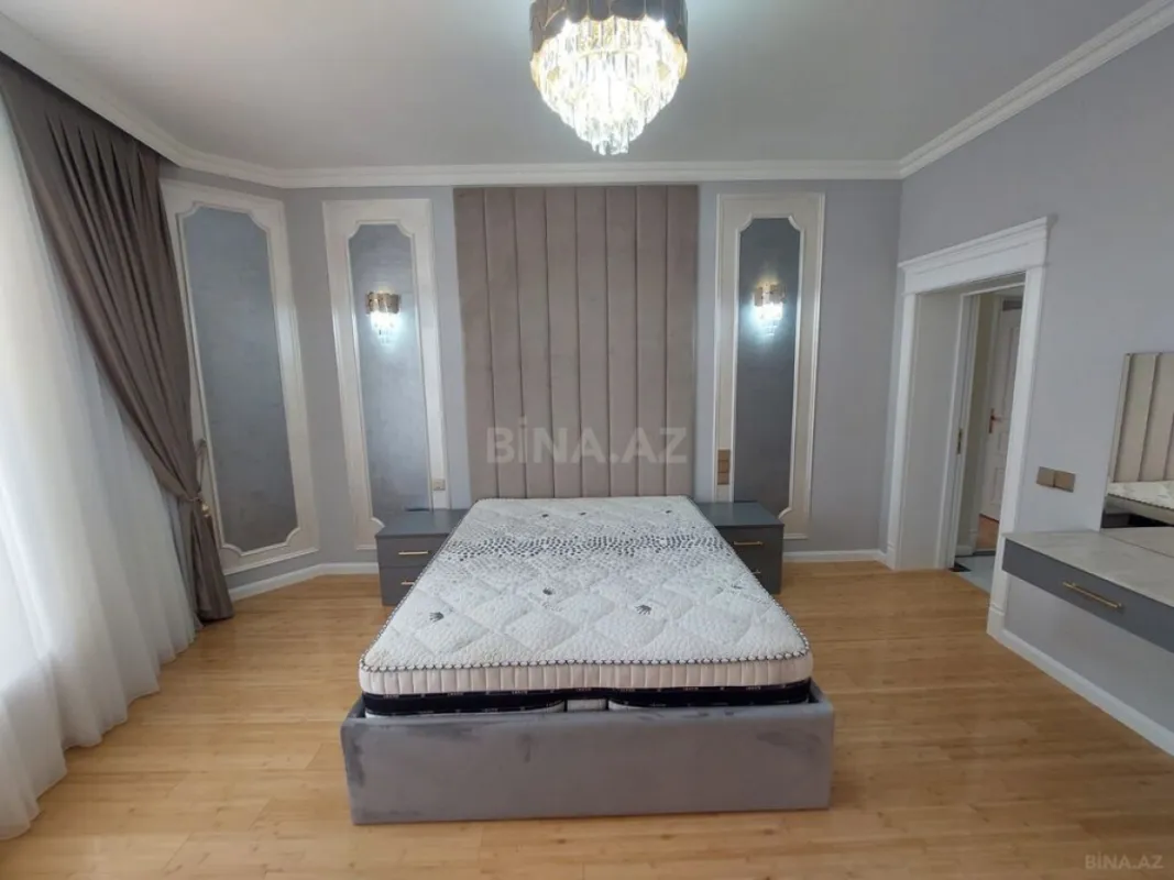 Satılır 4 otaqlı mənzil 215 m²
