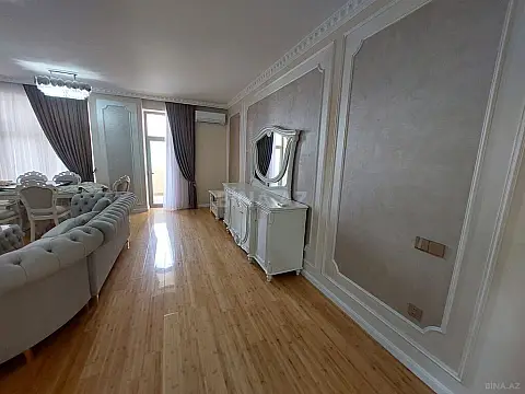 Satılır 4 otaqlı mənzil 215 m²