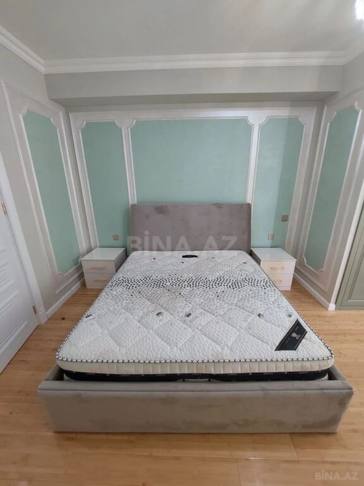 Satılır 4 otaqlı mənzil 215 m²