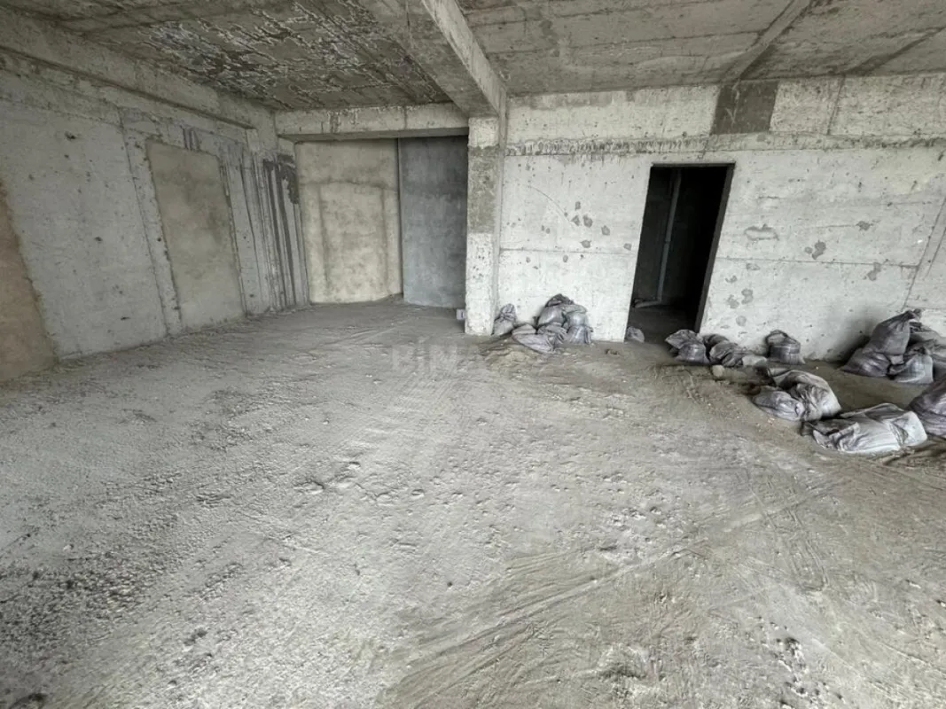 Satılır 10 otaqlı mənzil 1000 m²