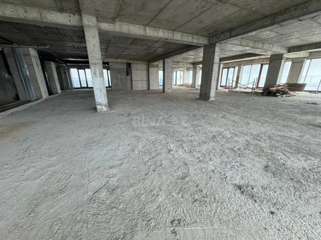 Satılır 10 otaqlı mənzil 1000 m²