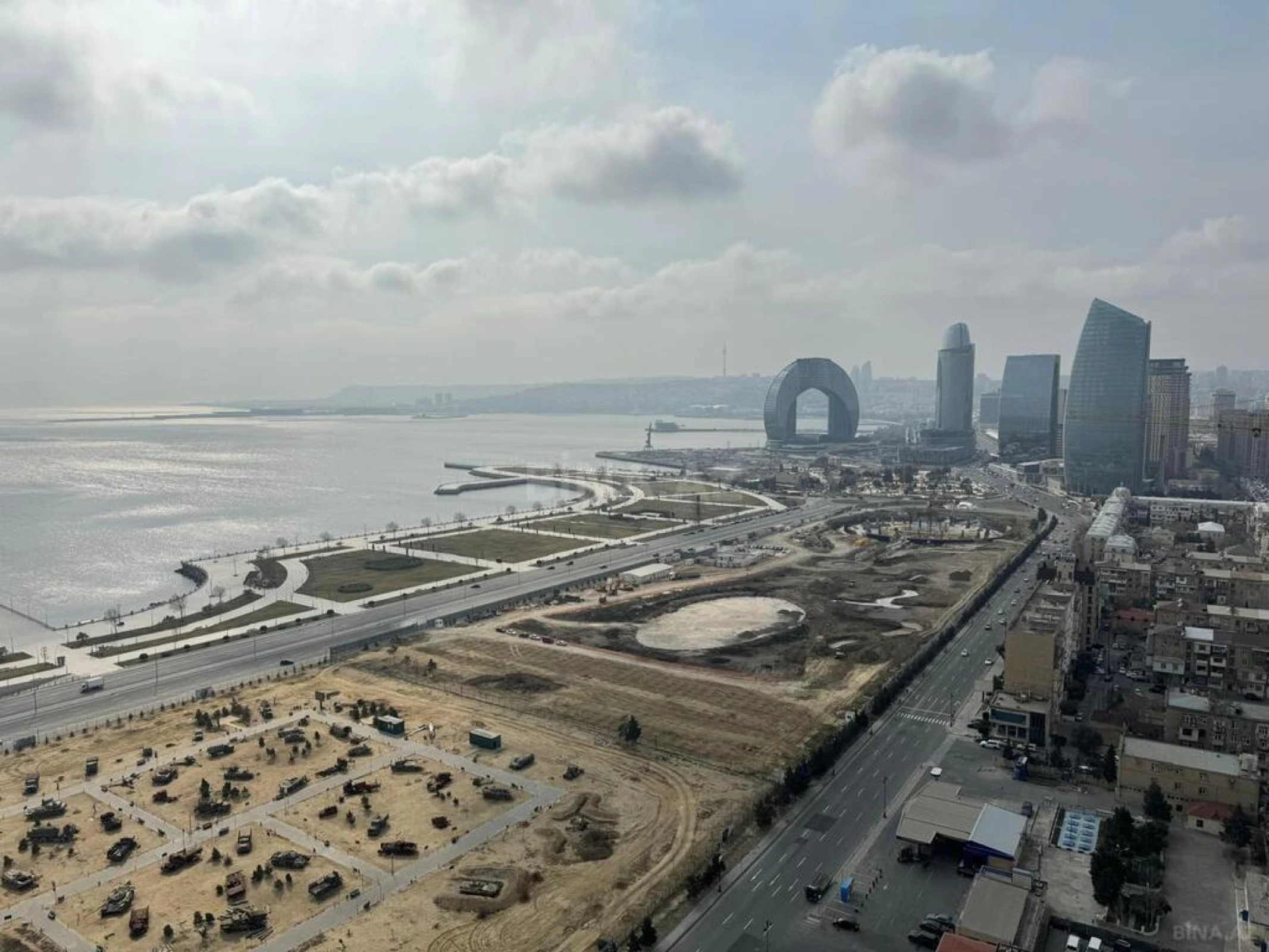 Satılır 10 otaqlı mənzil 1000 m²