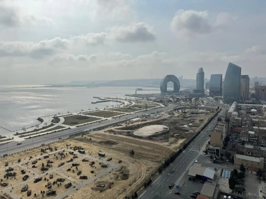 Satılır 10 otaqlı mənzil 1000 m²