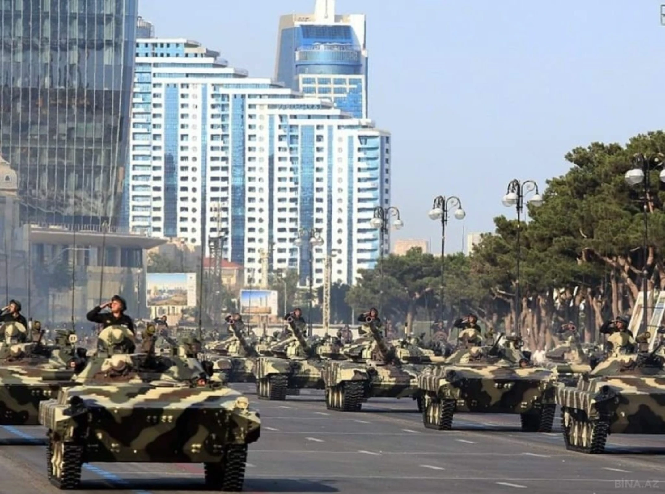 Satılır 10 otaqlı mənzil 1000 m²