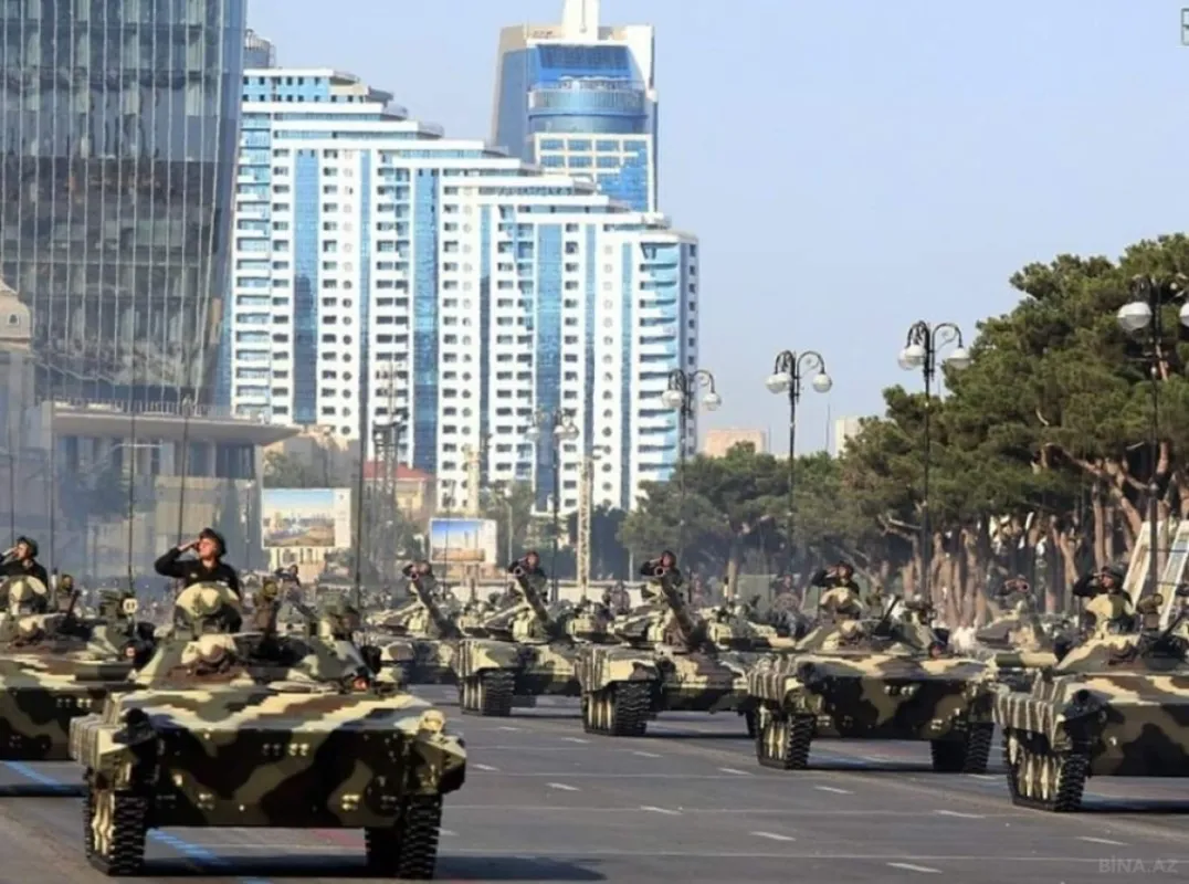 Satılır 10 otaqlı mənzil 1000 m²