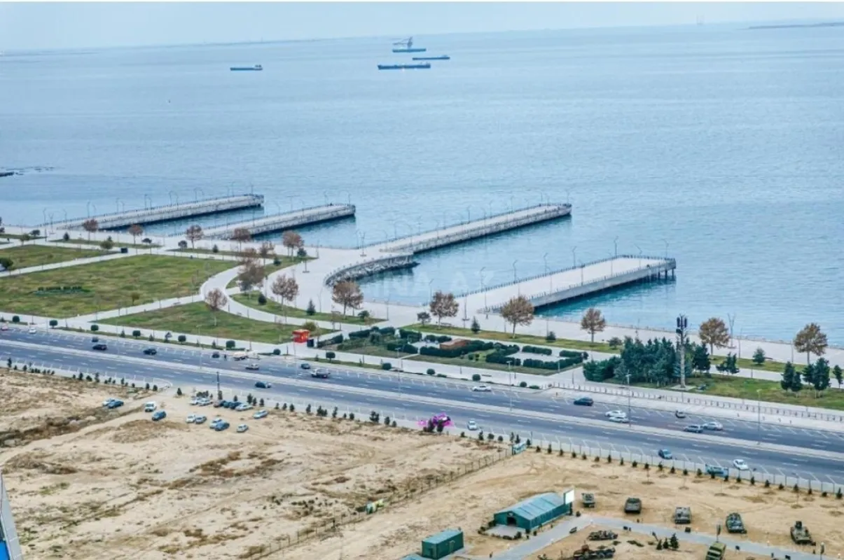 Satılır 10 otaqlı mənzil 1000 m²