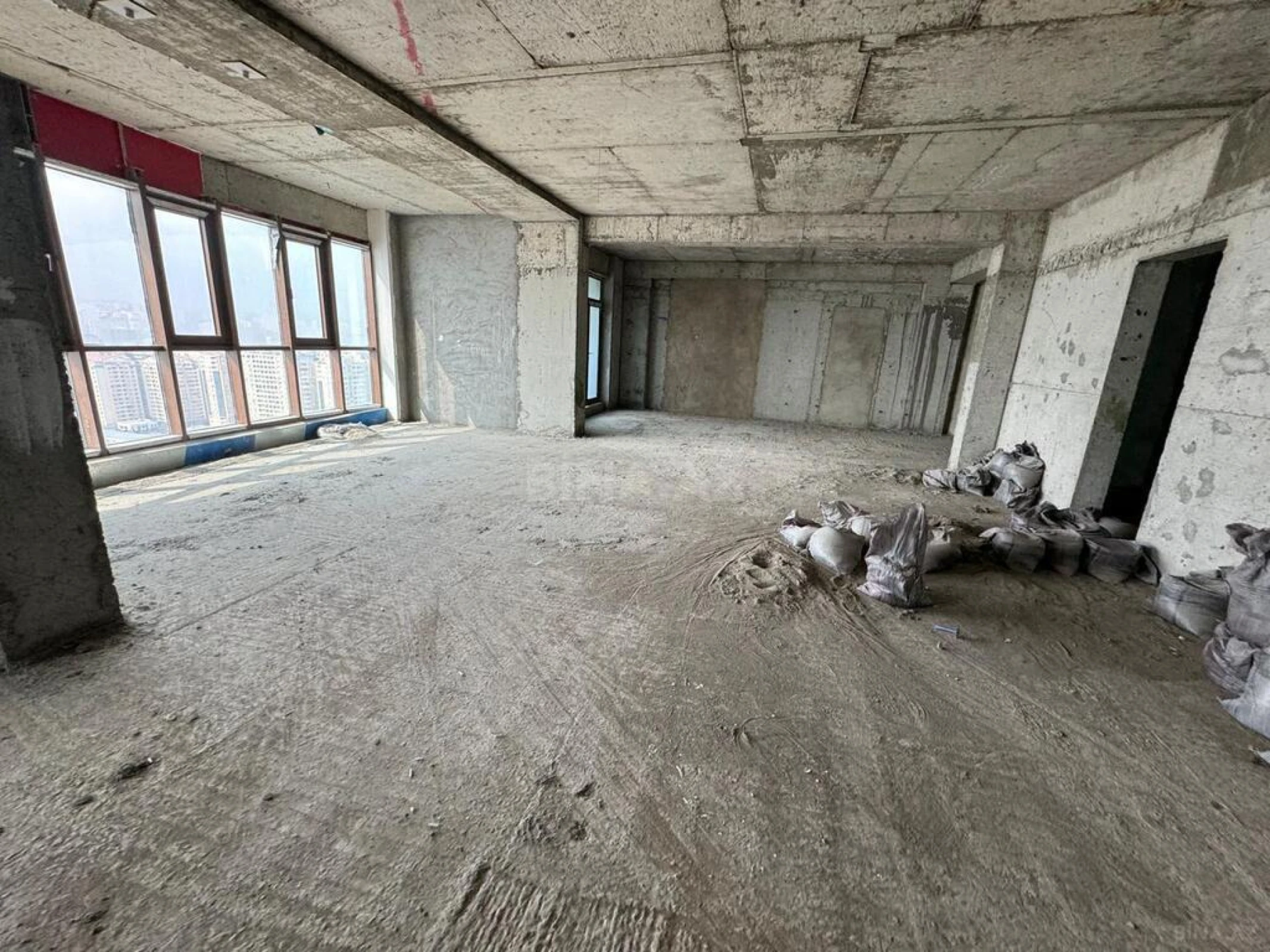 Satılır 10 otaqlı mənzil 1000 m²