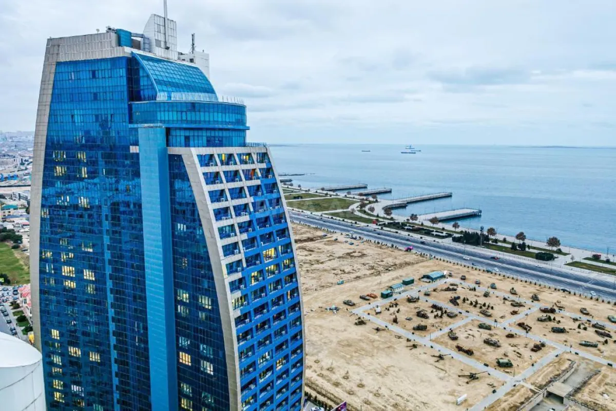 Satılır 10 otaqlı mənzil 1000 m²
