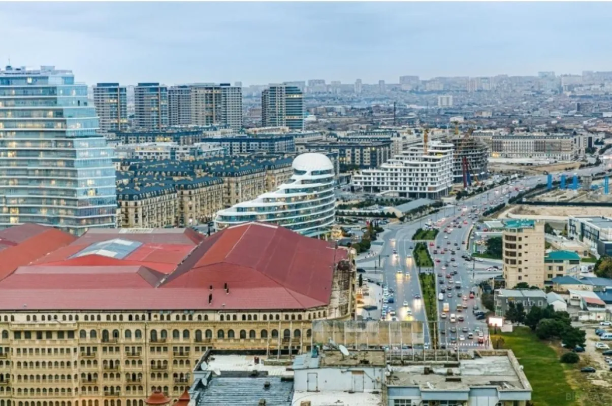 Satılır 10 otaqlı mənzil 1000 m²