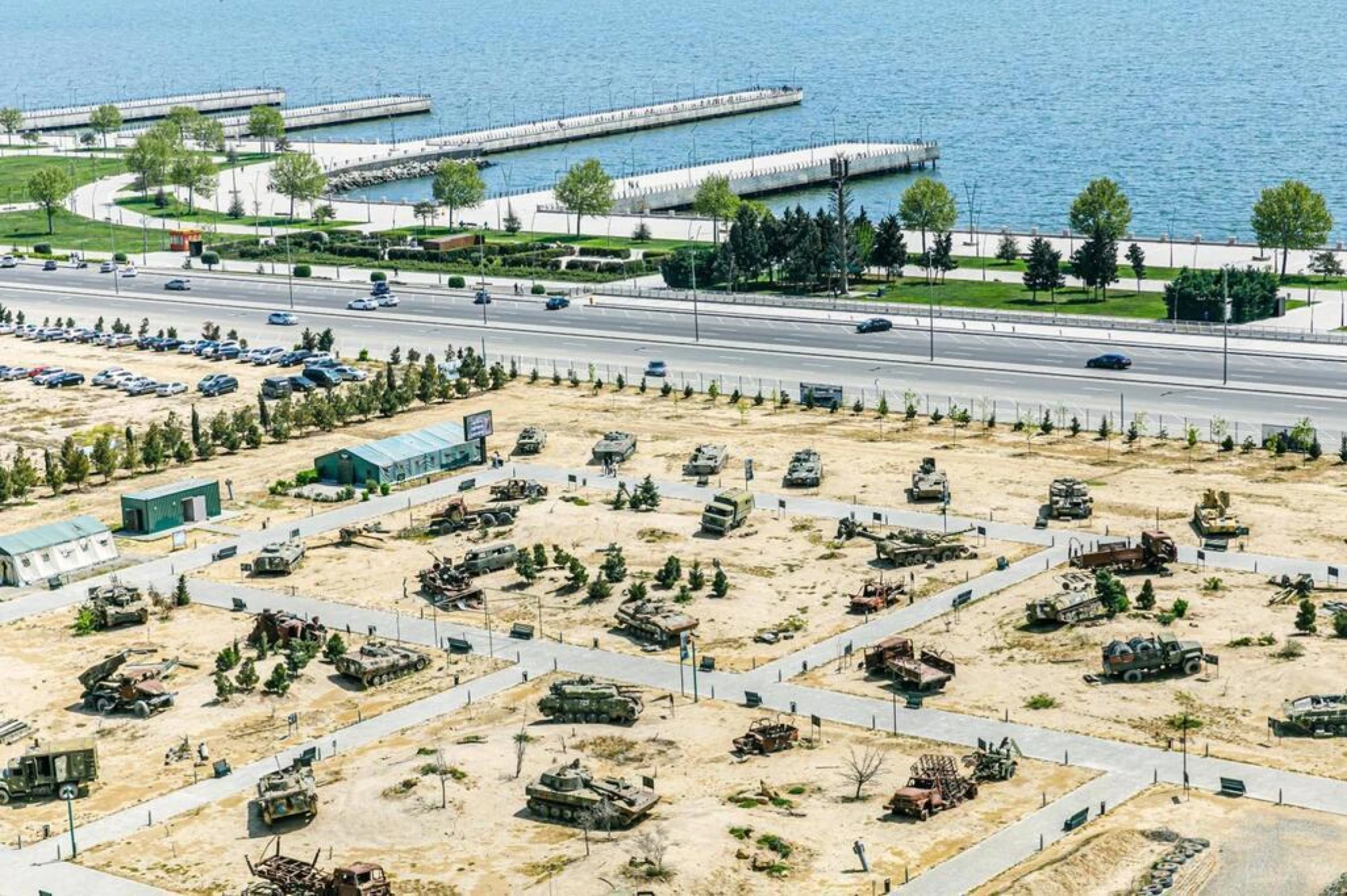 Satılır 10 otaqlı mənzil 1000 m²