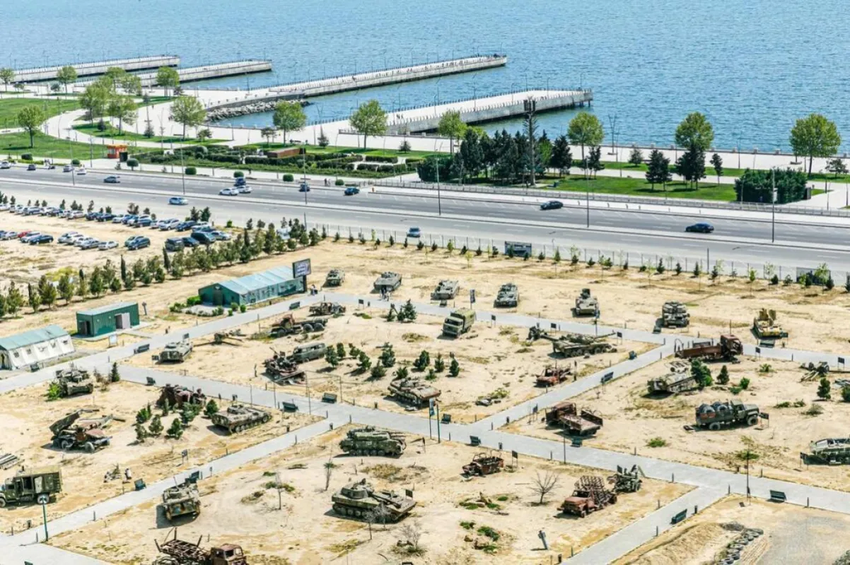 Satılır 10 otaqlı mənzil 1000 m²