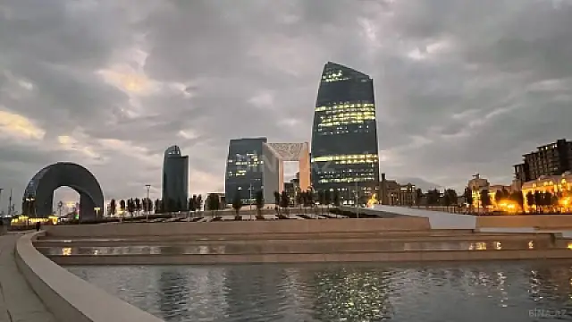 Satılır 10 otaqlı mənzil 1000 m²