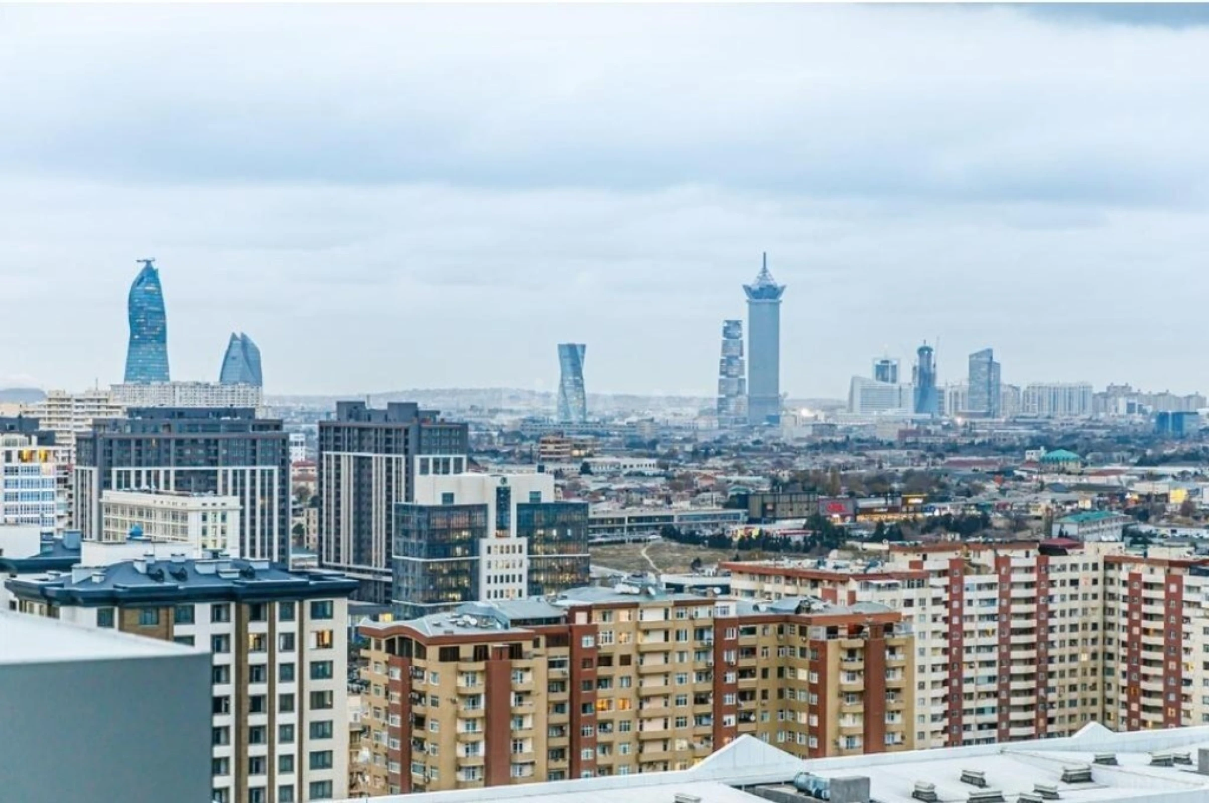 Satılır 10 otaqlı mənzil 1000 m²