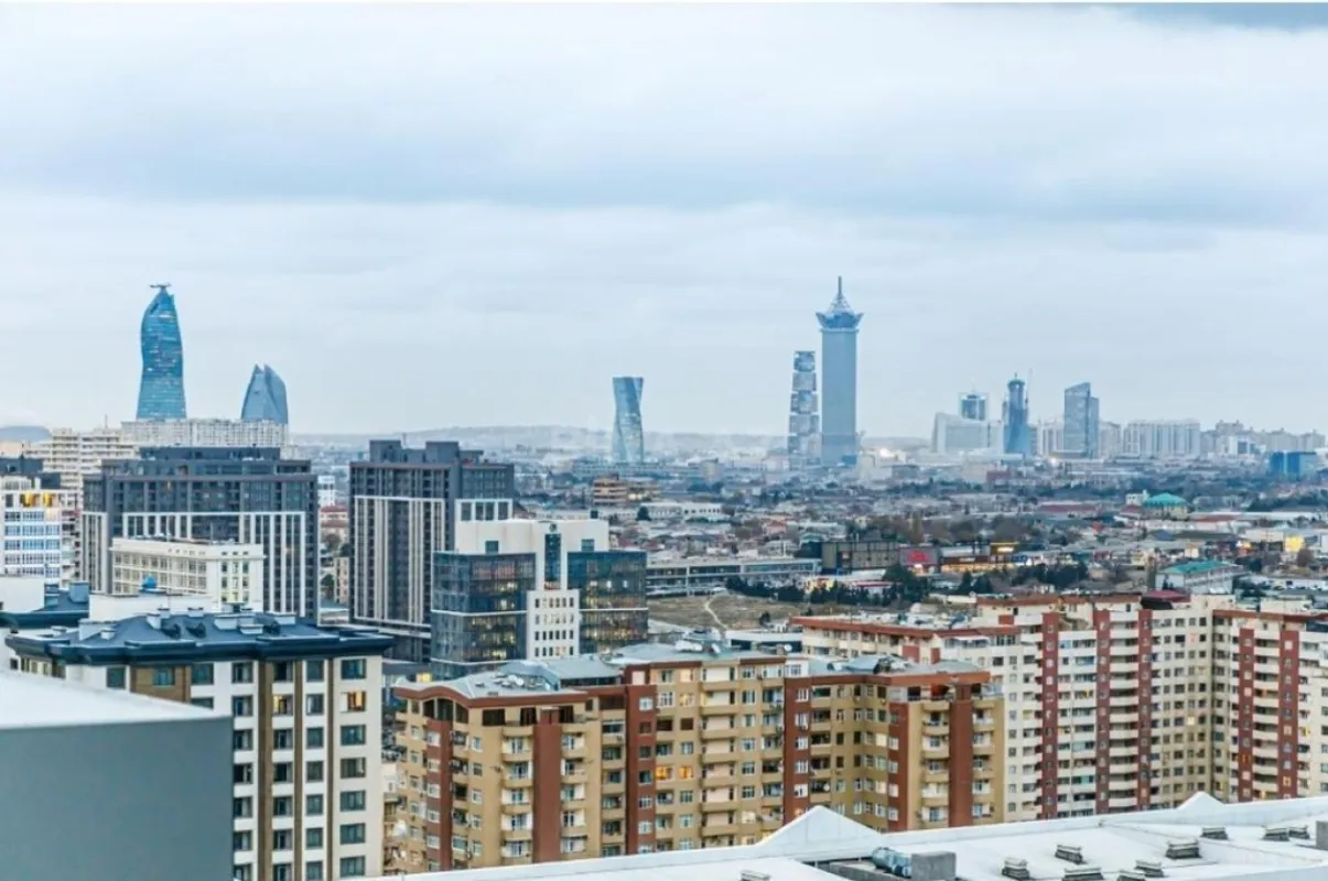 Satılır 10 otaqlı mənzil 1000 m²