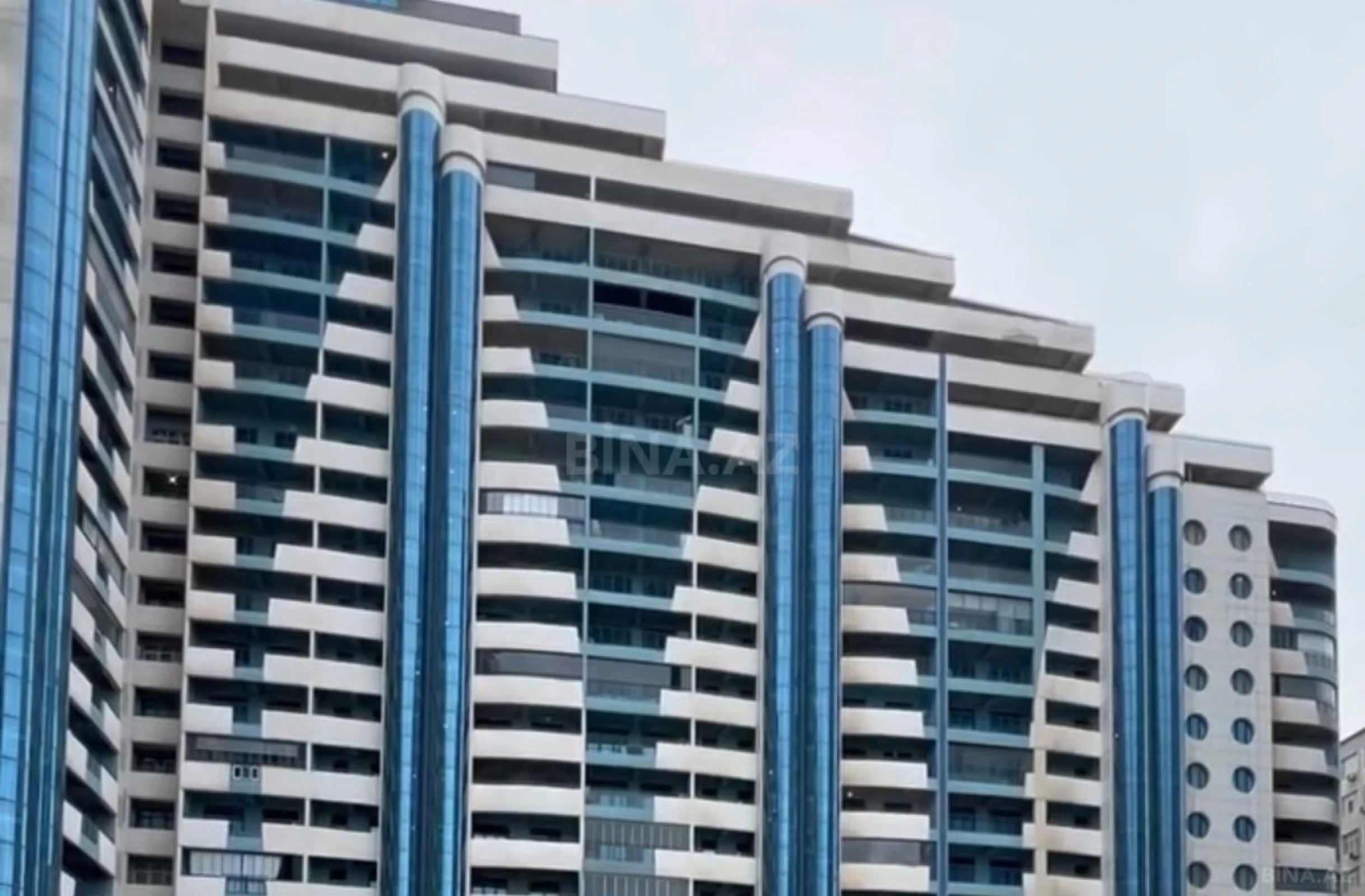 Satılır 10 otaqlı mənzil 1000 m²