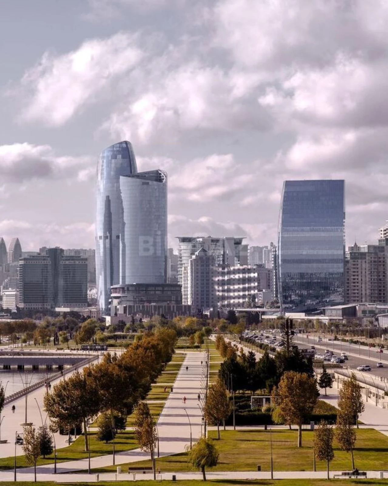 Satılır 10 otaqlı mənzil 1000 m²