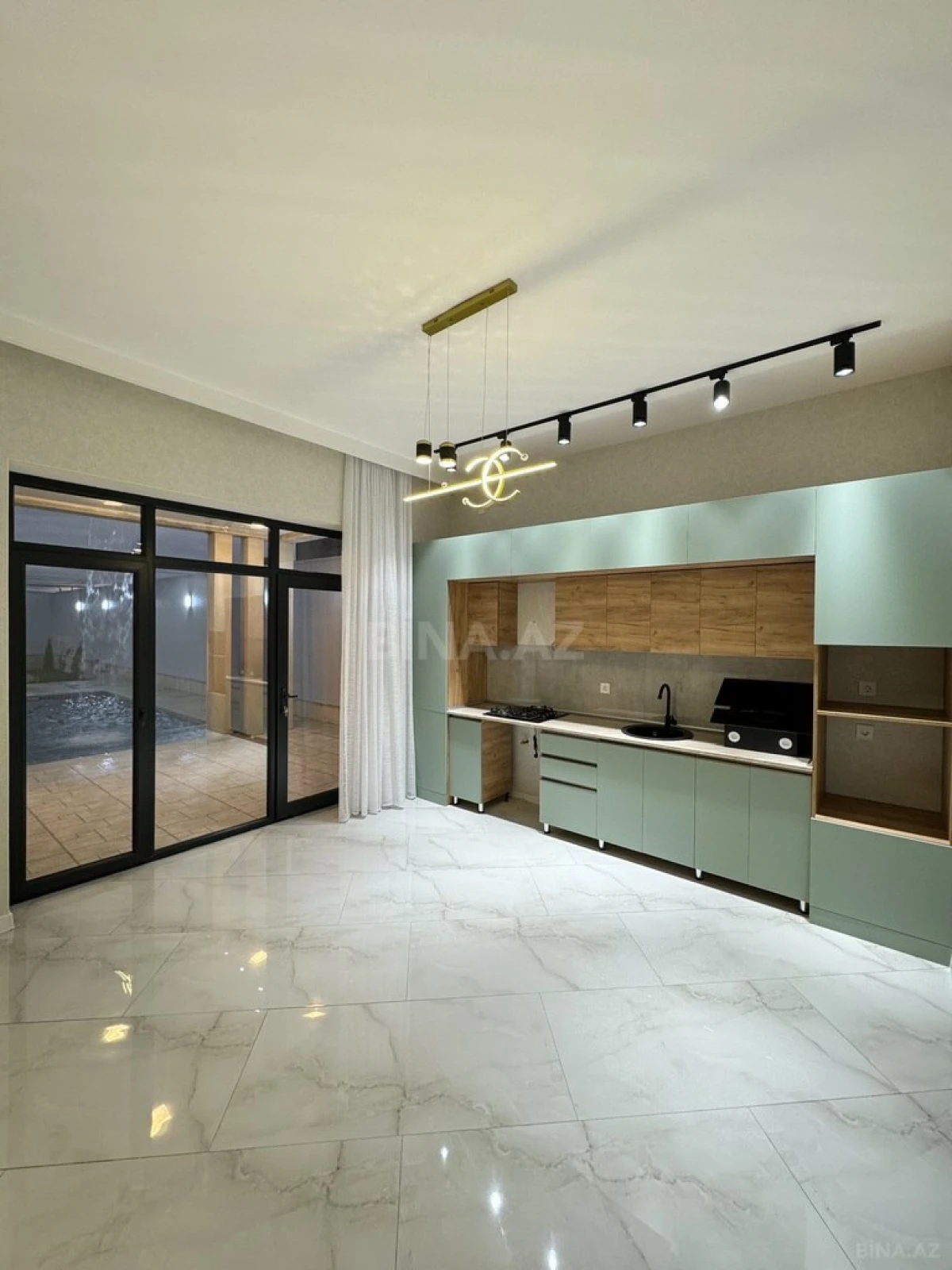 Satılır 4 otaqlı həyət evi 180 m²