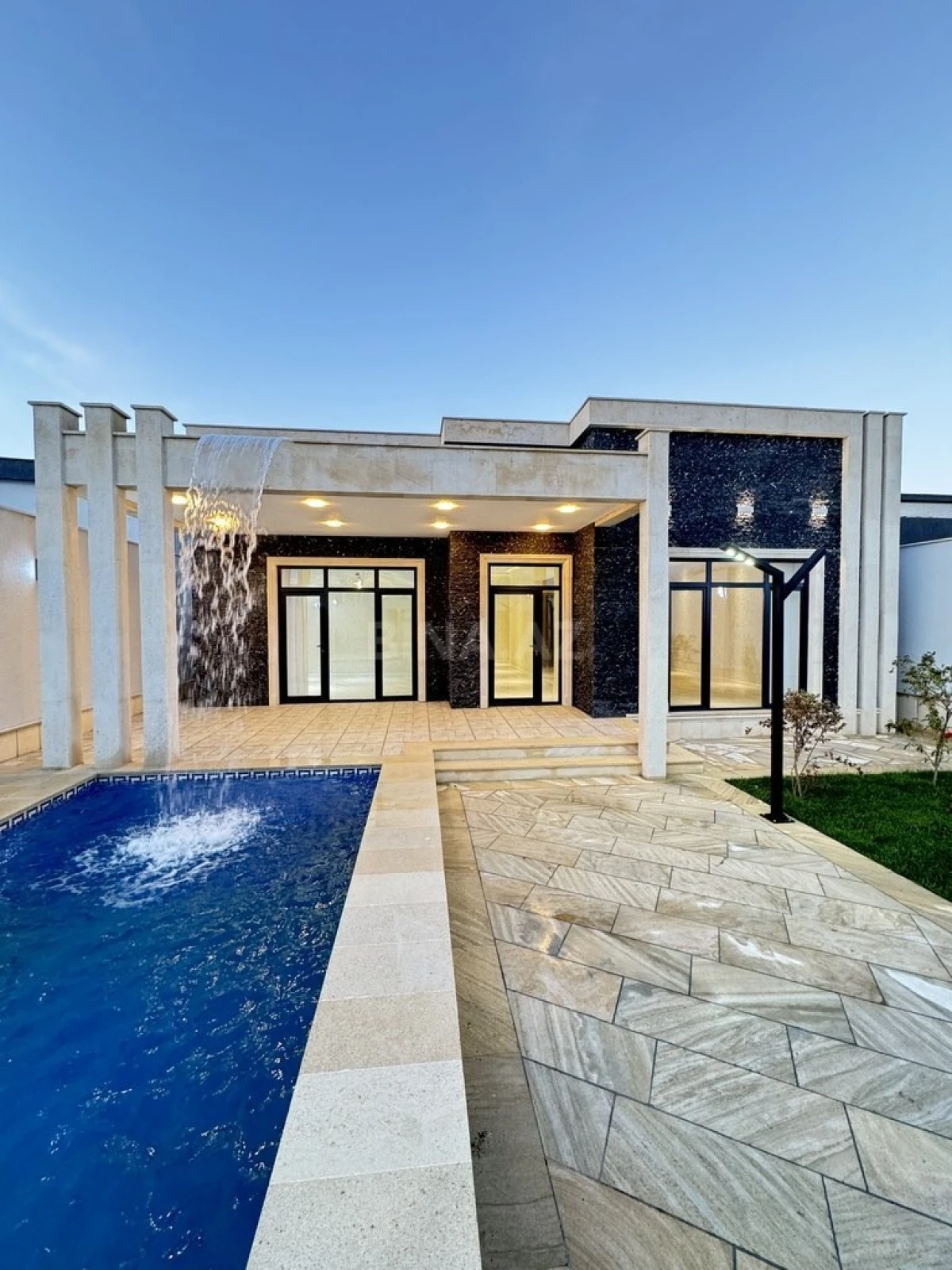 Satılır 4 otaqlı həyət evi 180 m²