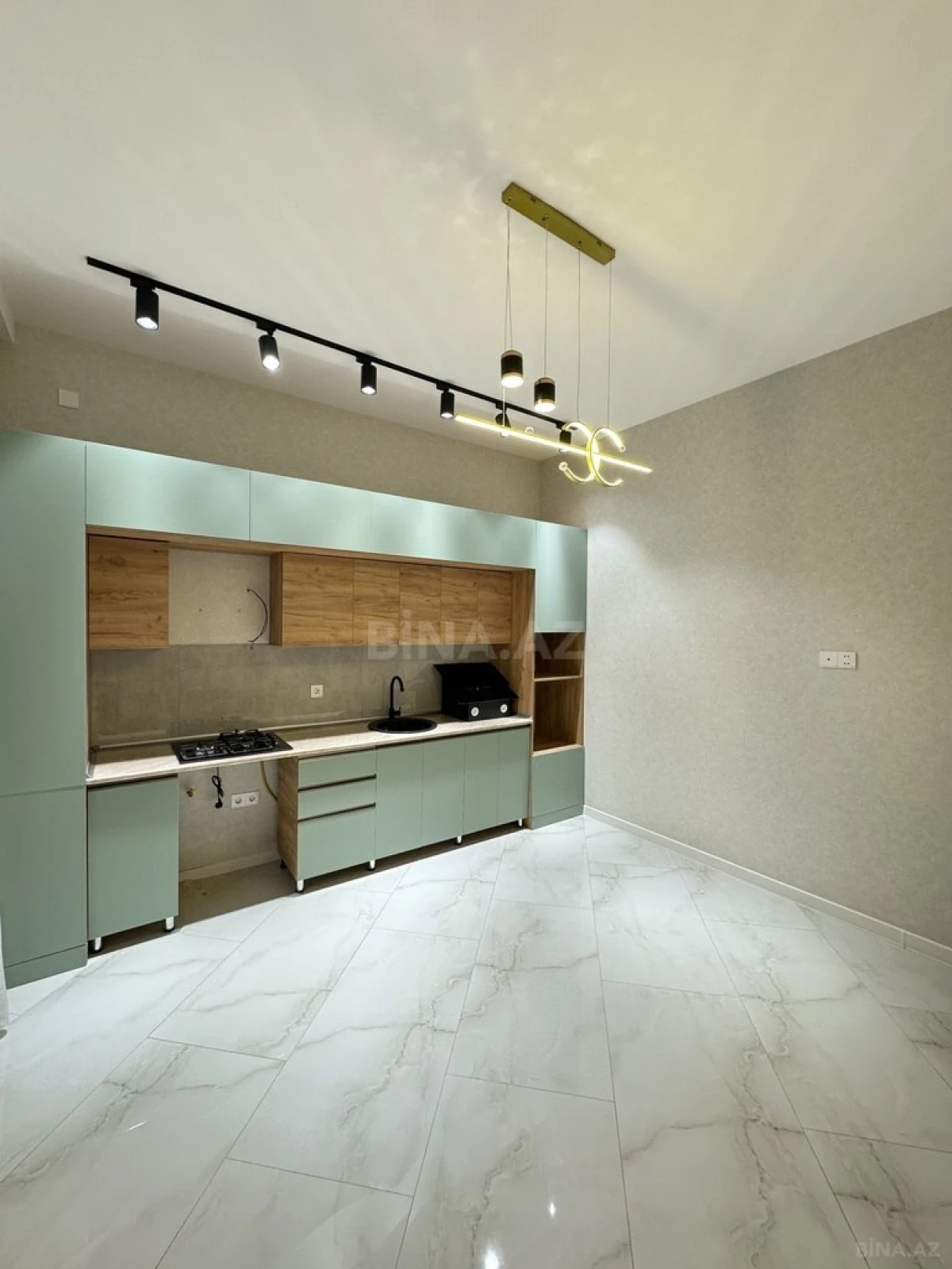 Satılır 4 otaqlı həyət evi 180 m²