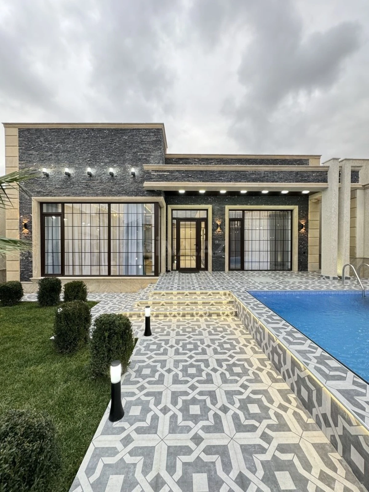 Satılır 4 otaqlı həyət evi 185 m²