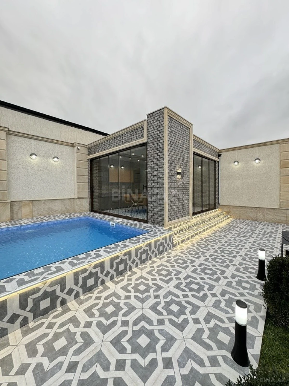 Satılır 4 otaqlı həyət evi 185 m²