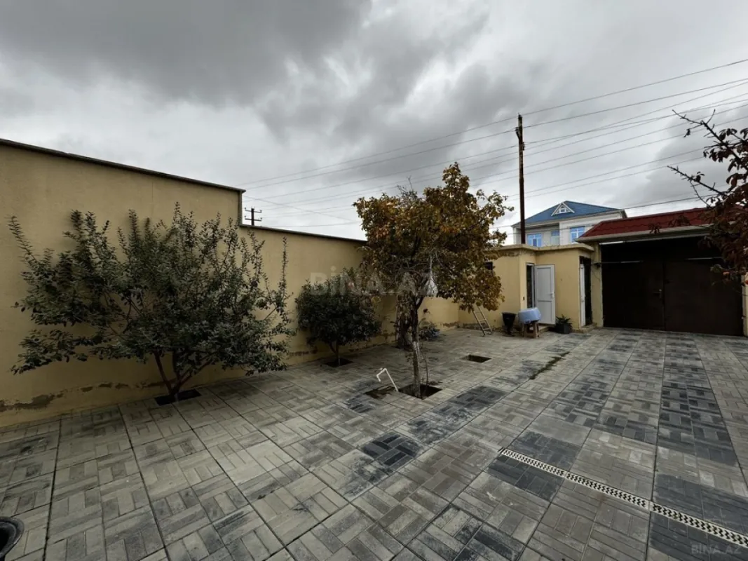 Satılır 7 otaqlı həyət evi 200 m²