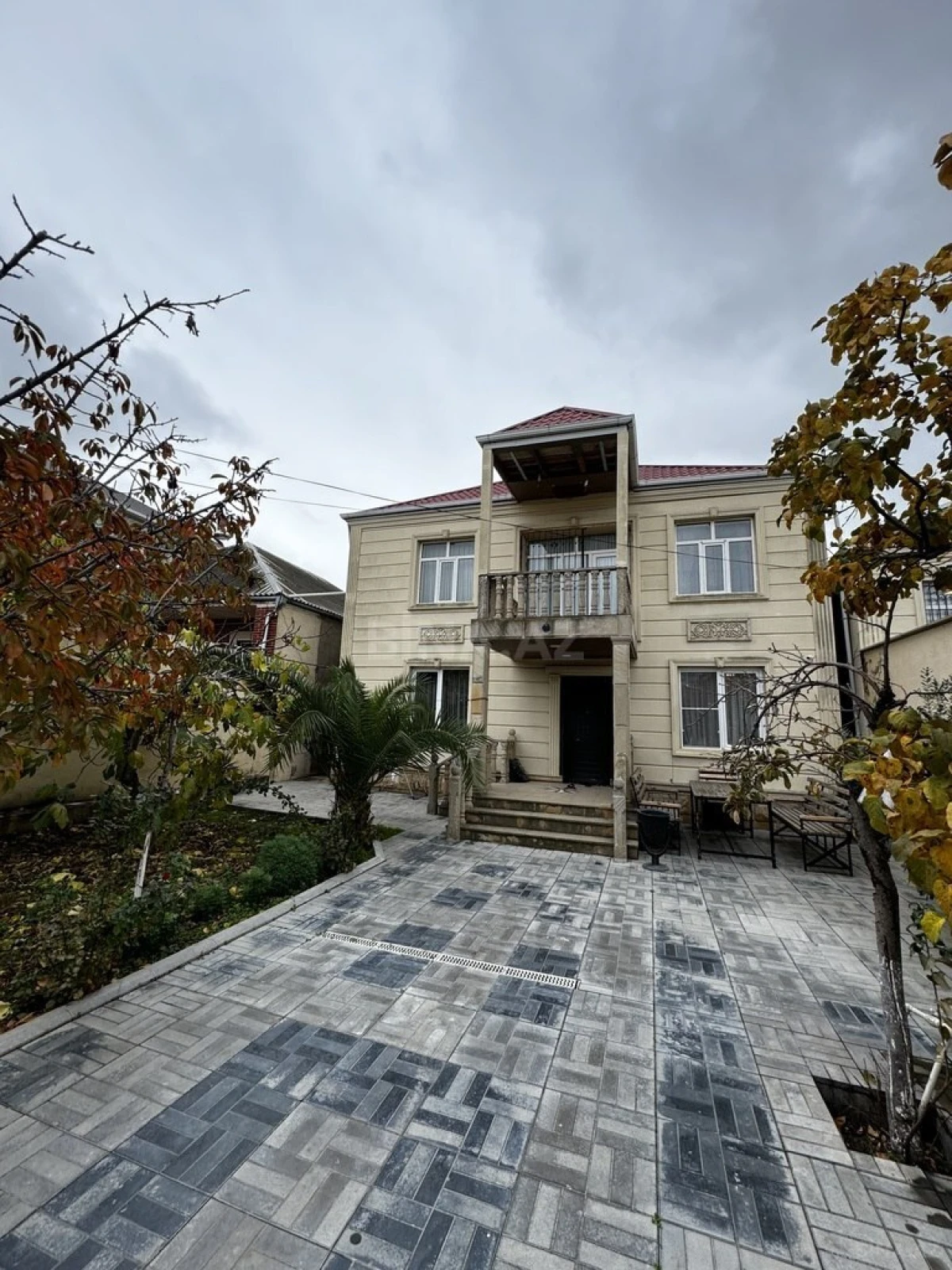 Satılır 7 otaqlı həyət evi 200 m²