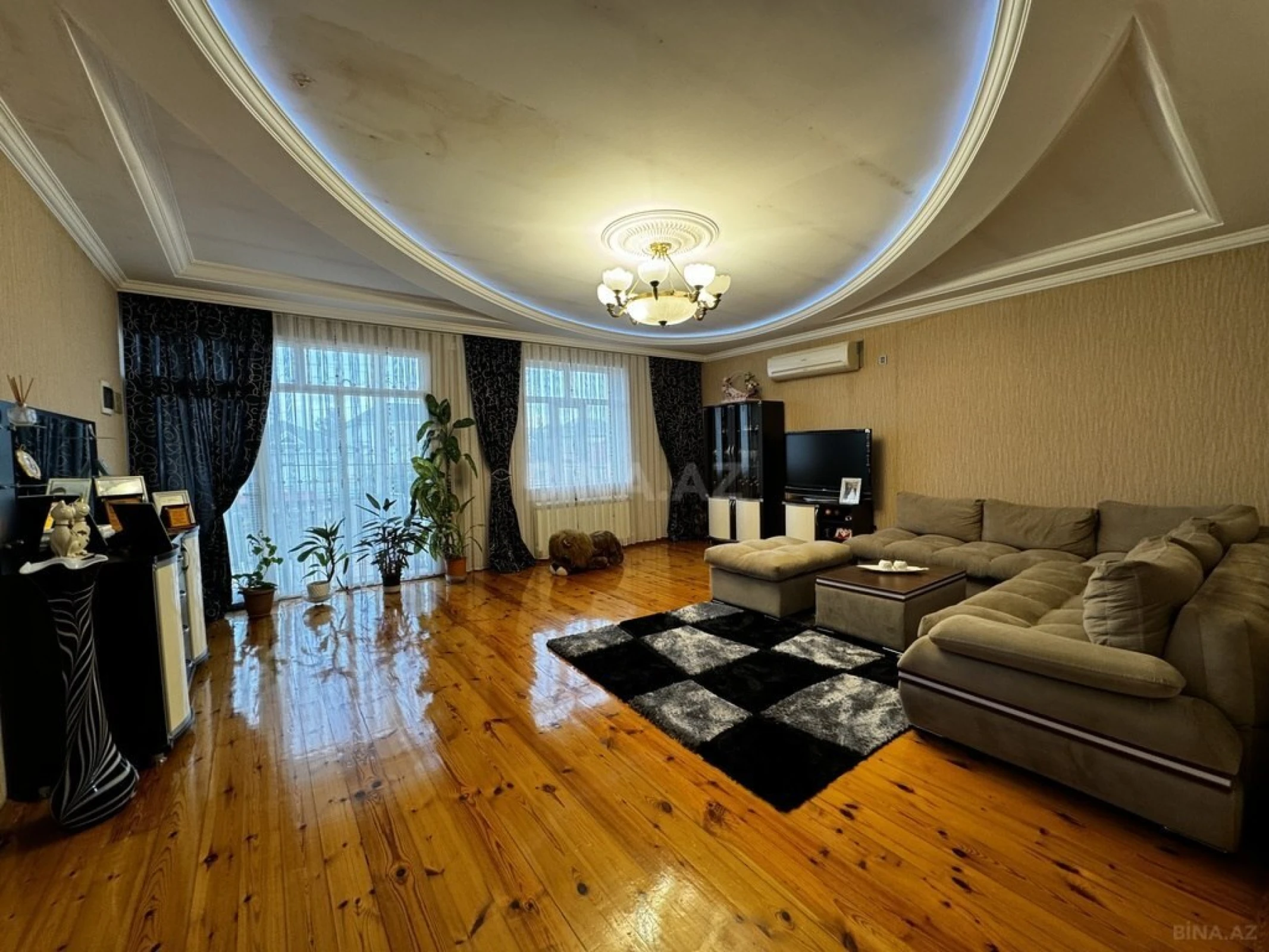 Satılır 7 otaqlı həyət evi 200 m²