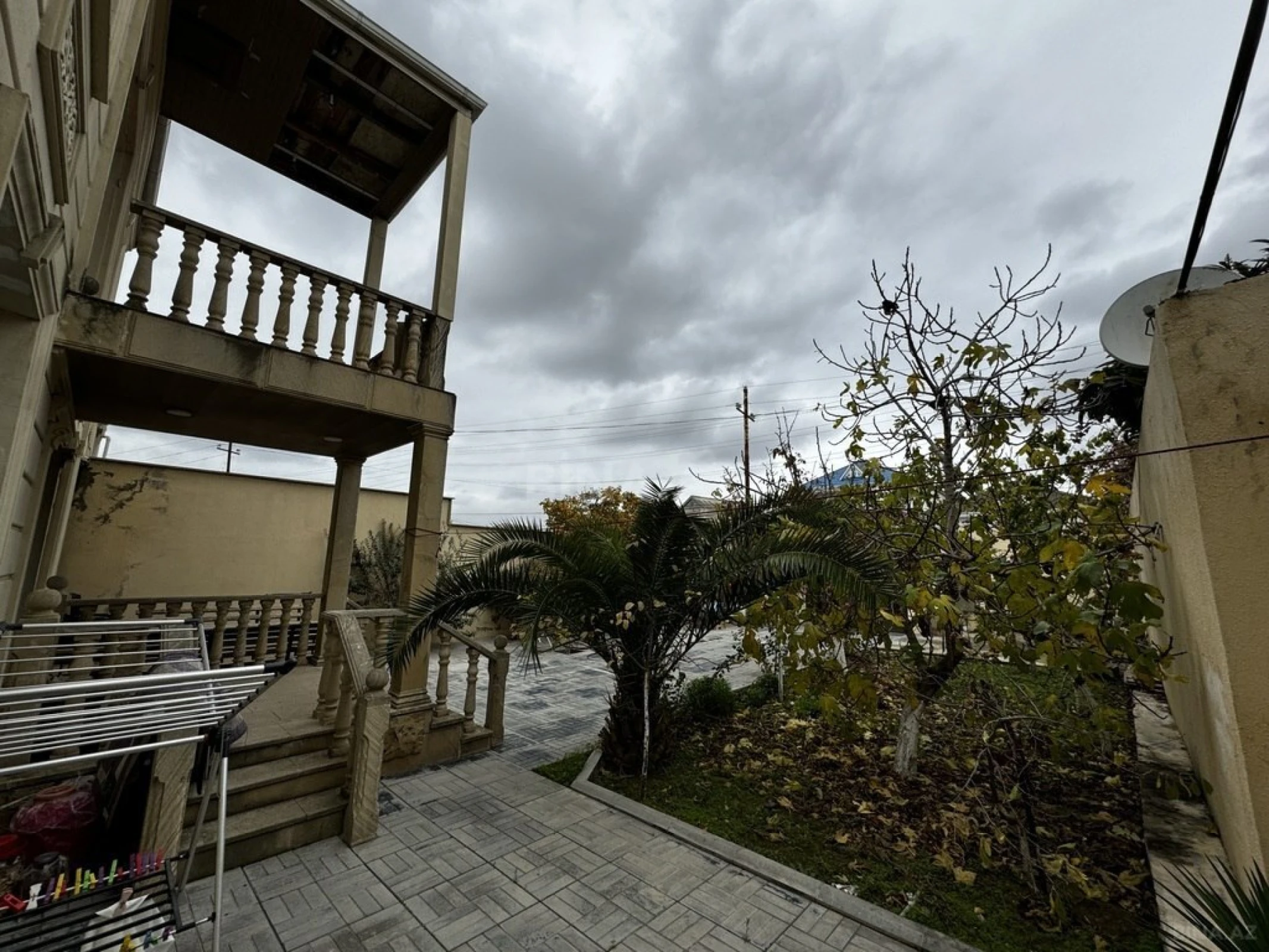 Satılır 7 otaqlı həyət evi 200 m²