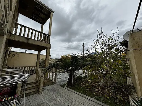 Satılır 7 otaqlı həyət evi 200 m²