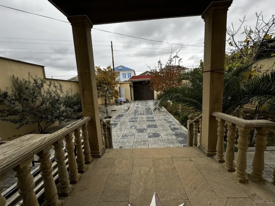 Satılır 7 otaqlı həyət evi 200 m²