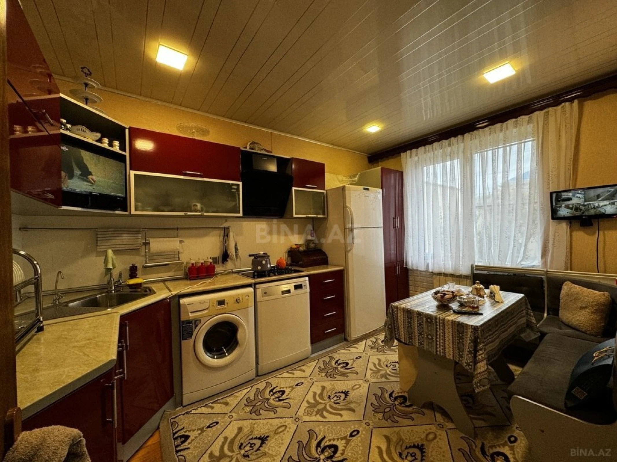 Satılır 7 otaqlı həyət evi 200 m²