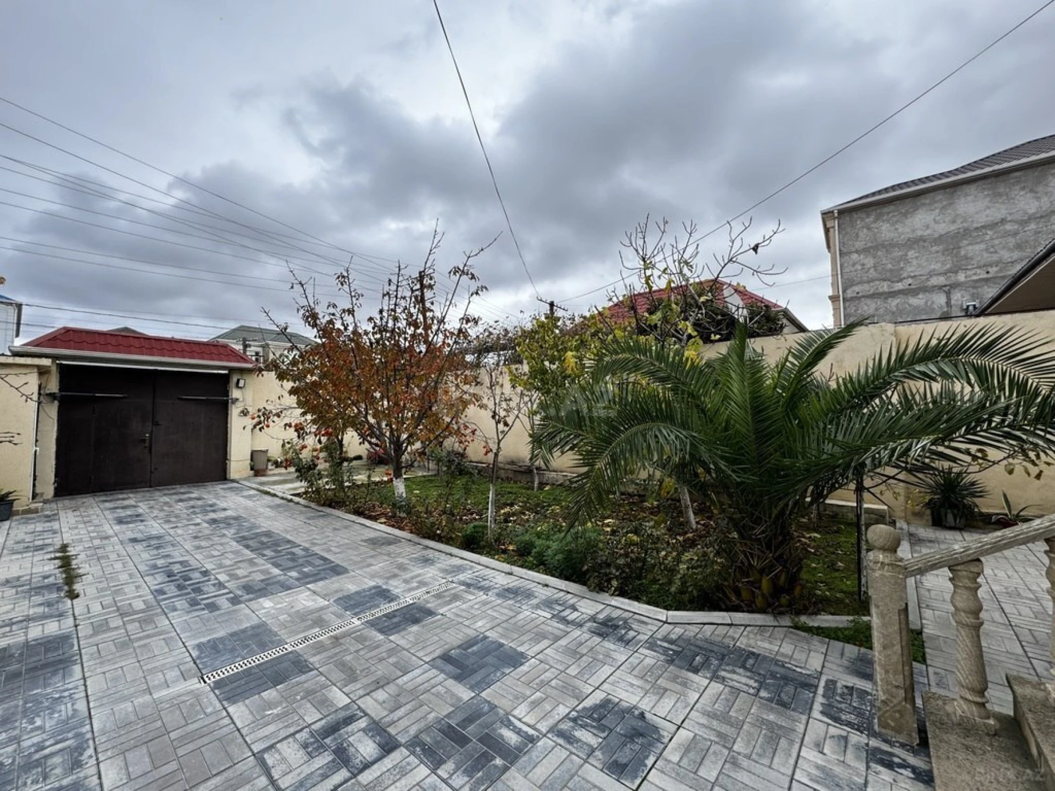 Satılır 7 otaqlı həyət evi 200 m²
