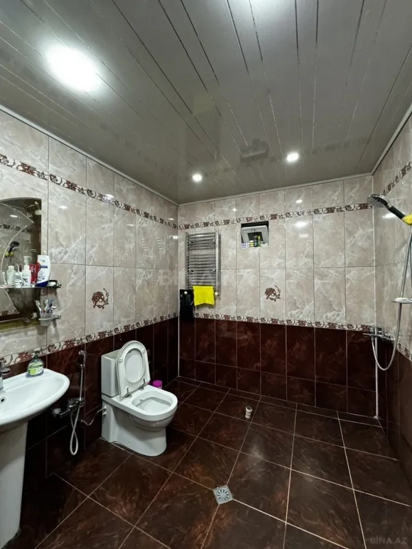 Satılır 7 otaqlı həyət evi 200 m²